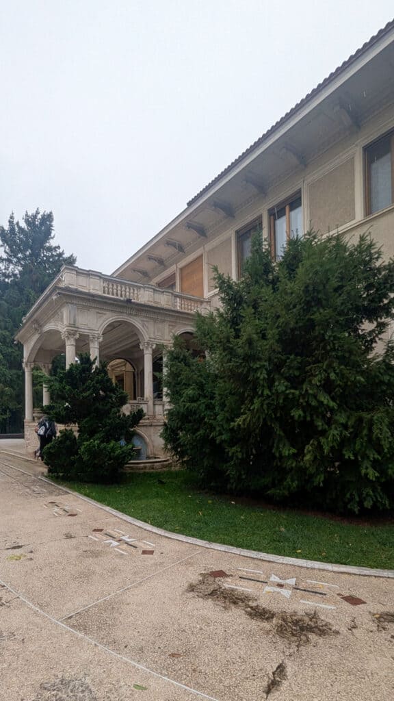 Ceaușescu villa outside - Front porch entrance - Bucharest