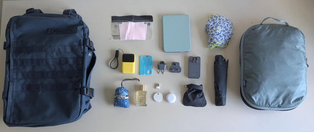 minimalist travel: favourite accessories. Tiny tech, toiletries and other accessories
