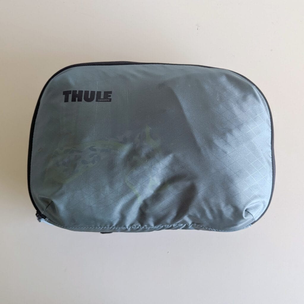 Thule medium compression cube for minimalist packing