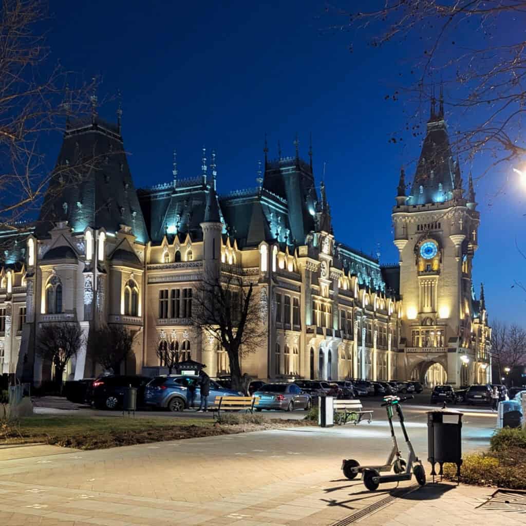 palace of culture iasi at night