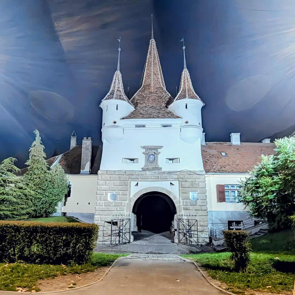Catherines gate Brasov at night
