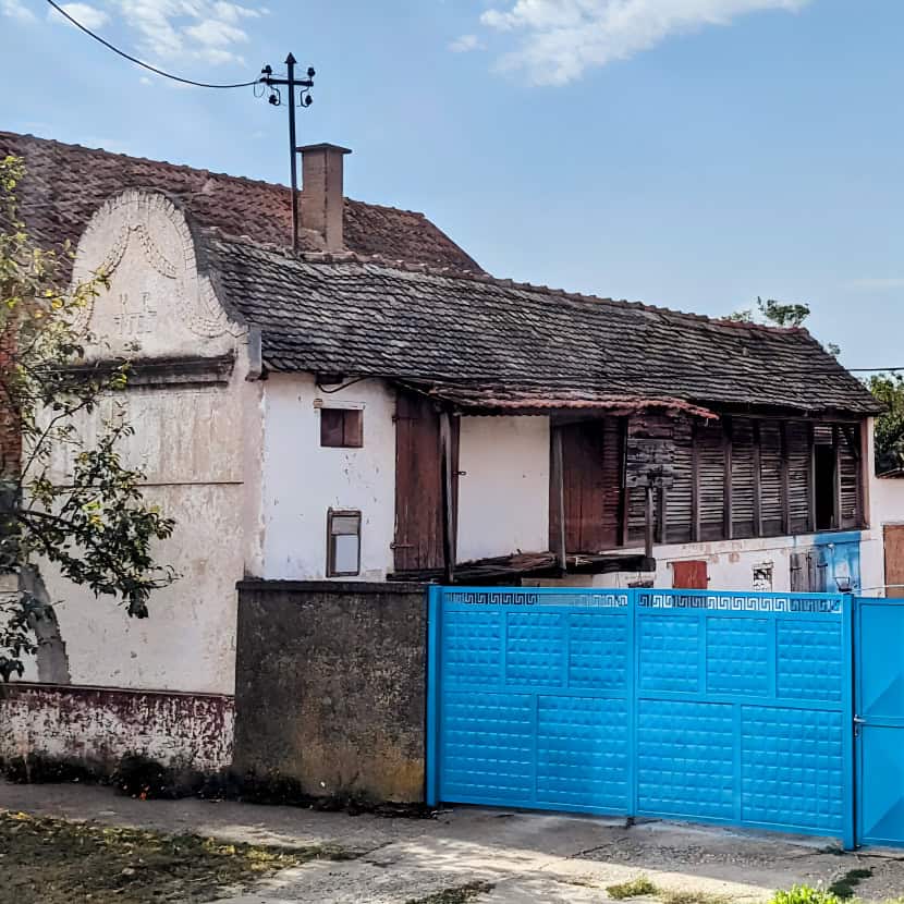 rural life on the road leavubg Belgrade foe the Bosniam border