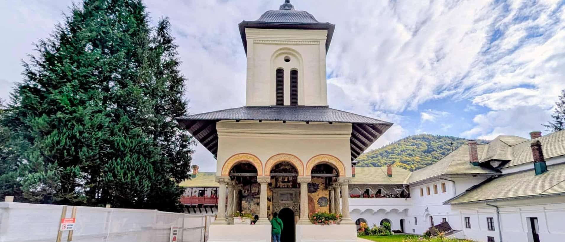 sinai-monastery-in-romania