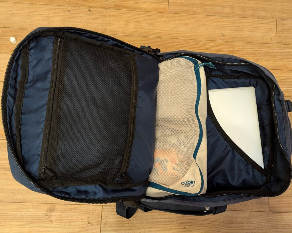 Cabin Zero Military 28L inside - navy