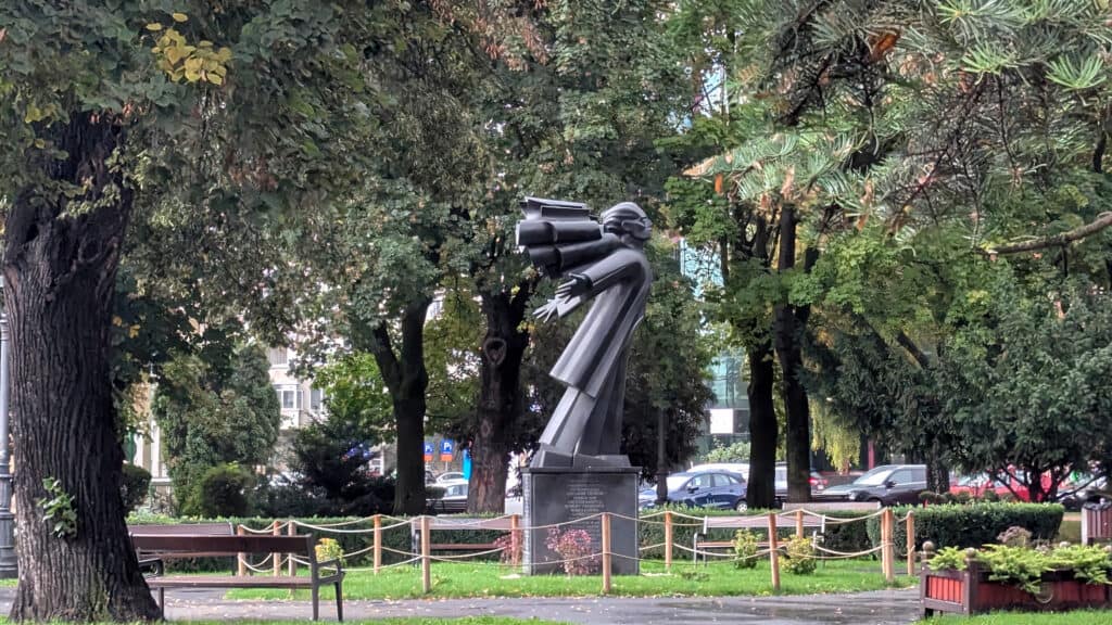 Nicolae Titulescu Park - Statue for the heros of the 1989 Revolution - Brasov Romania