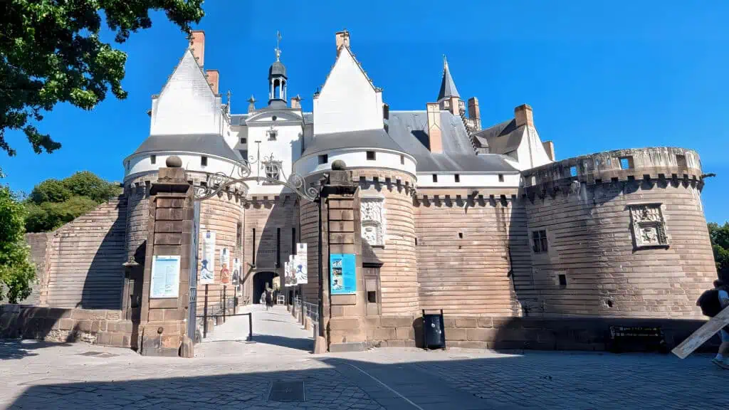 Château des ducs de Bretagne - outside the walls