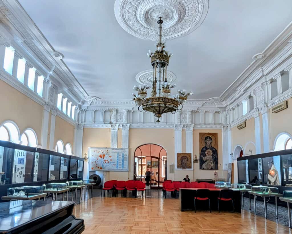Kutaisi State History museum - main hall with huge chandelier