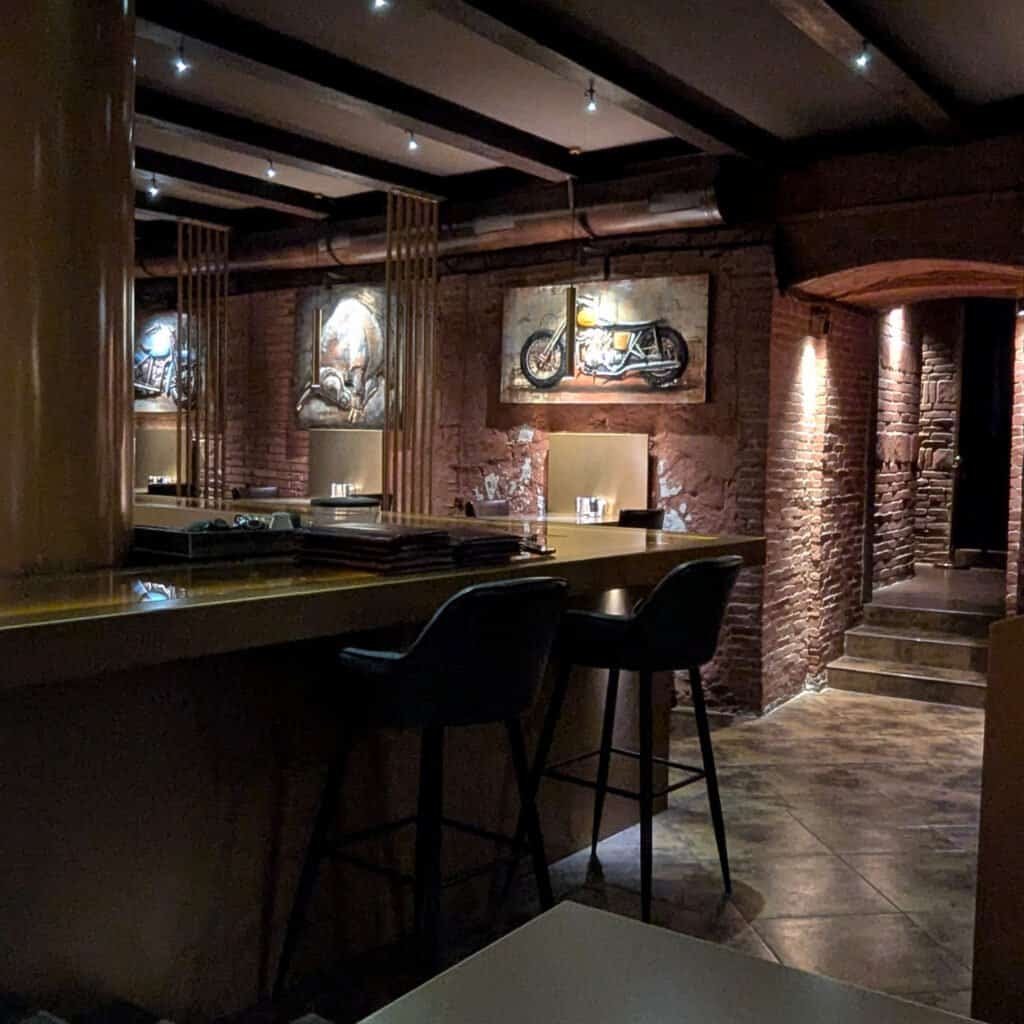 Khinkali Pub - cellar restaurant in Old Tbilisi