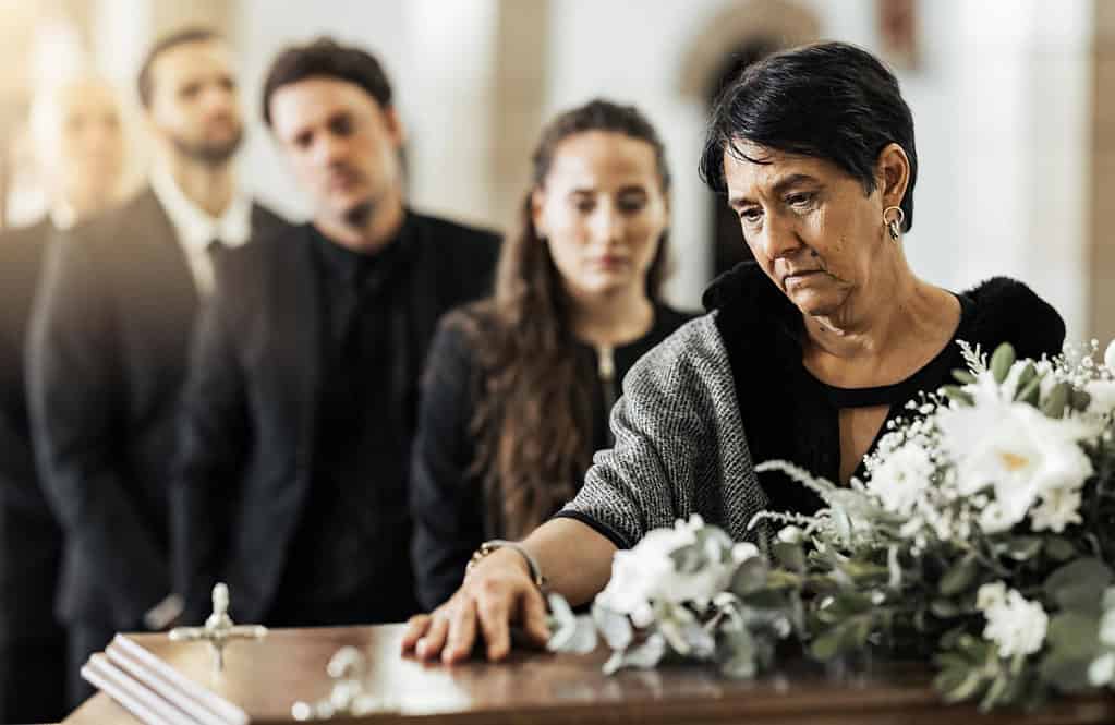Chi paga il funerale se gli eredi rinunciano all’eredità?