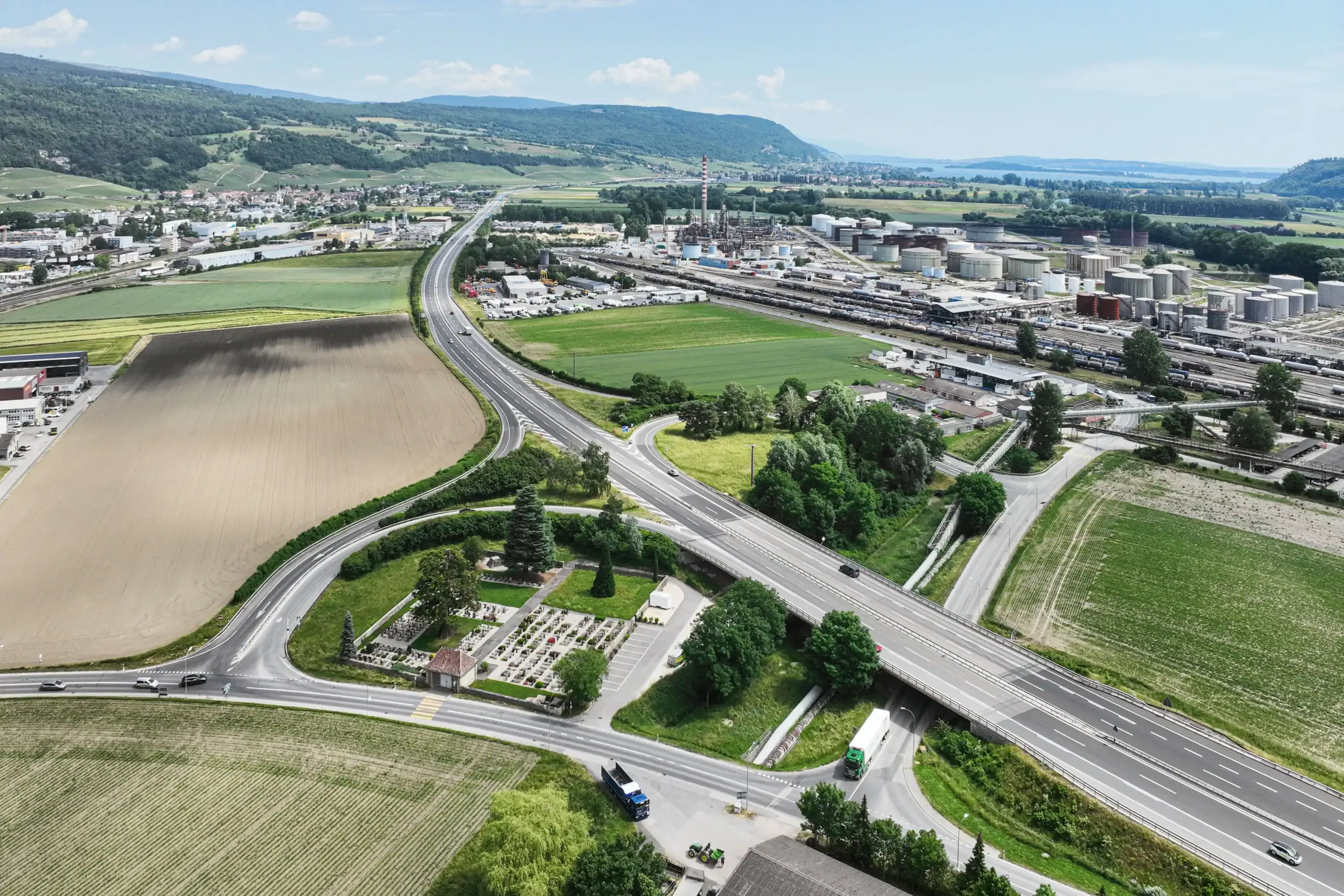 Luftaufnahme einer Vermessung in Thun mit Drohnen und Laserscanning.
