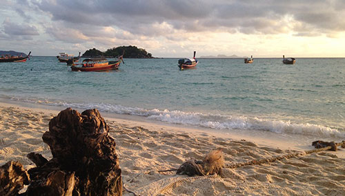 Coucher de soleil sur la plage de Koh Lipe