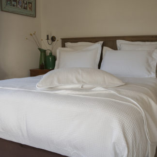 Siesta Waffle Blanket in white