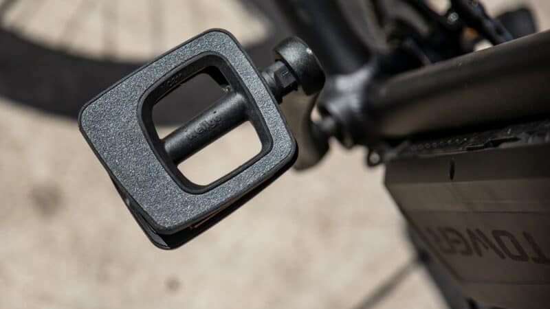 Clipless vs Flat Pedals: Which Is Right for Your Riding?