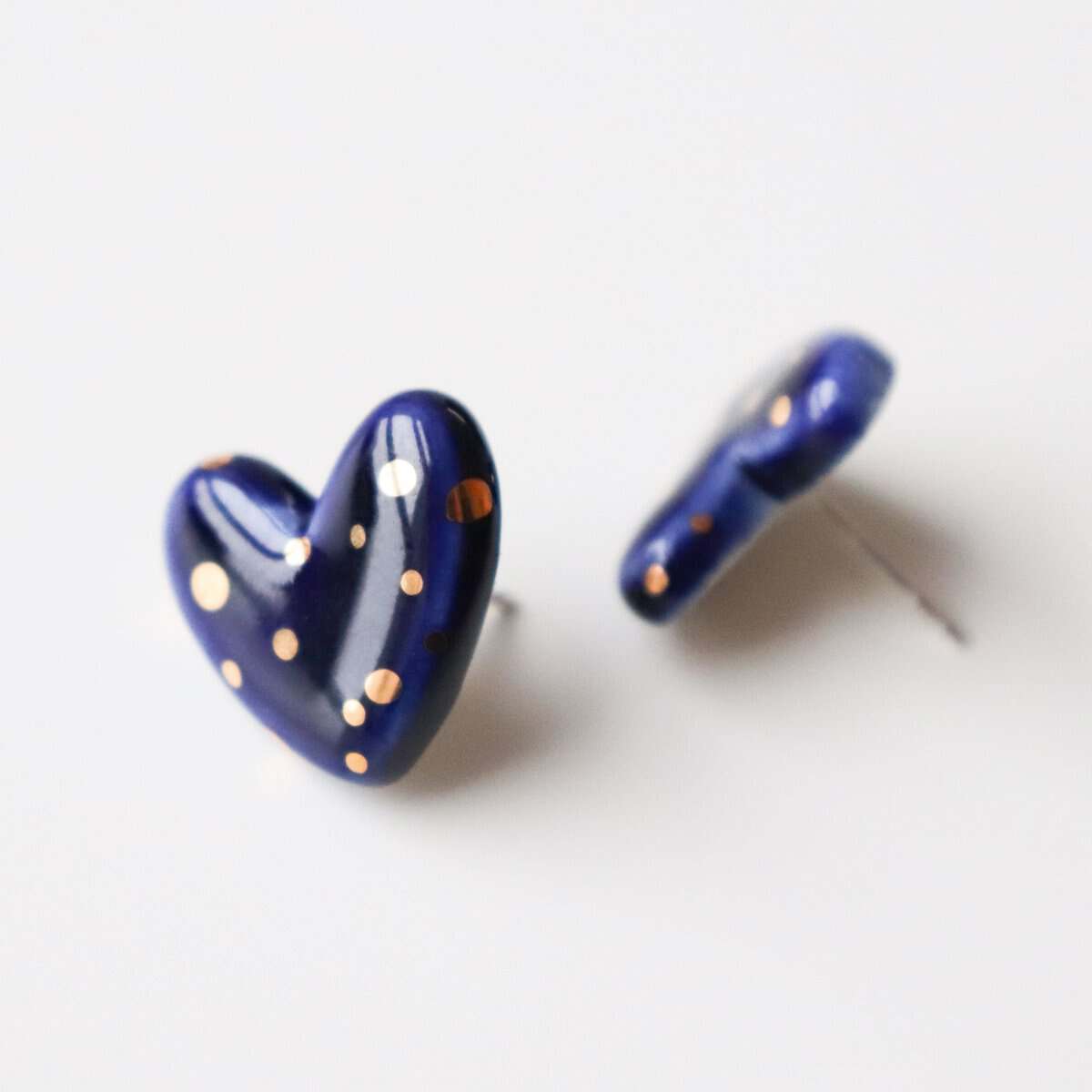 Dotted Porcelain Heart Studs -  Blue - Bild 3
