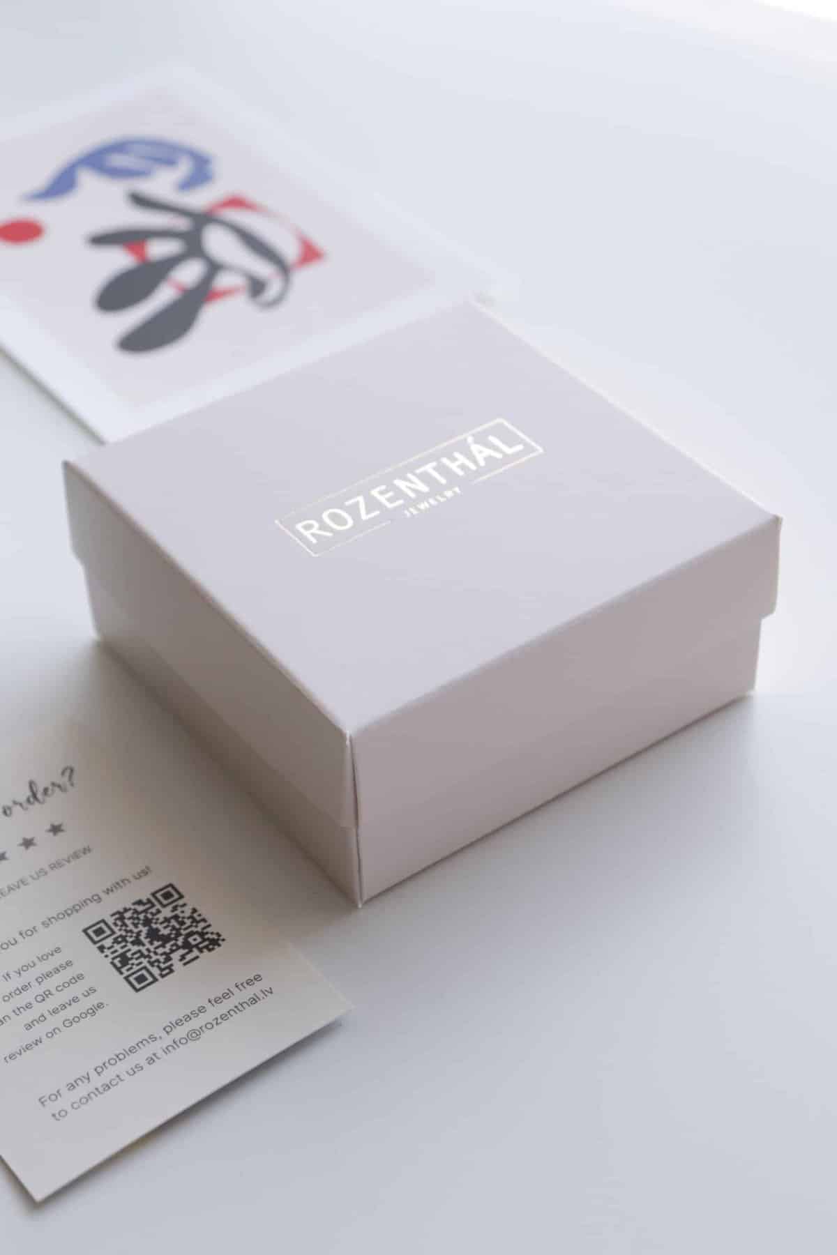 Dotted porslinsörhängen i rosa, hjärtdesign för elegant stil.