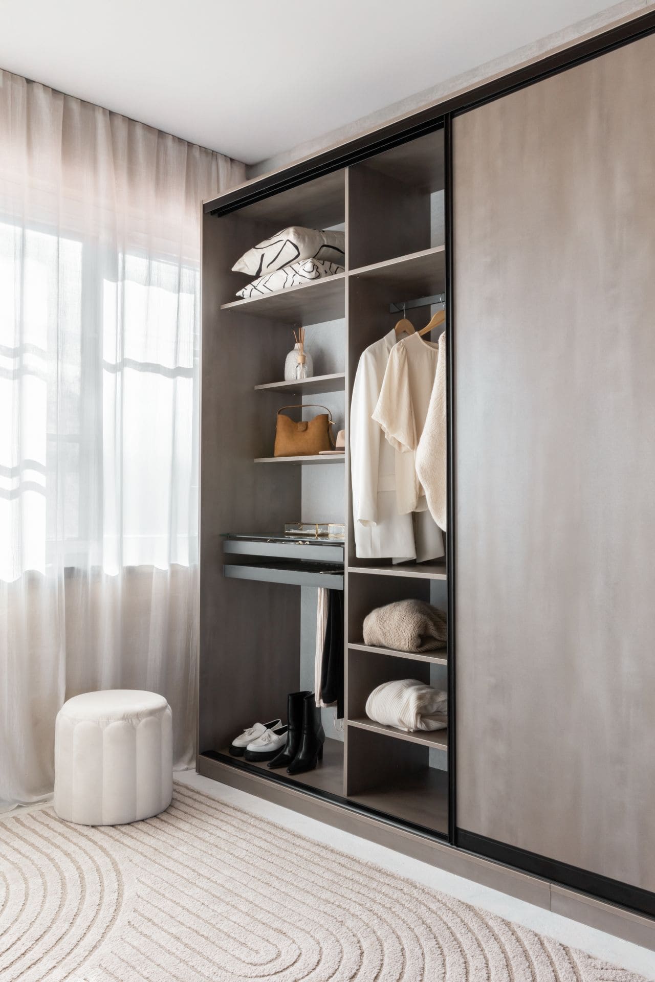 liukuoven malli makuuhuoneeseen