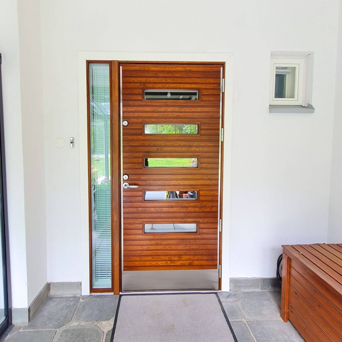 persoonallinen ulko-ovi