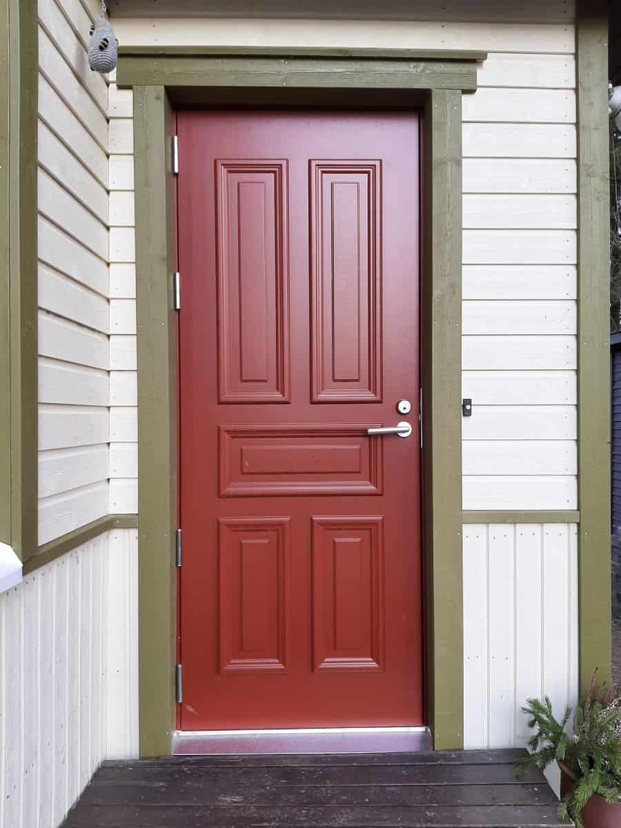 ulko-oven malli punainen