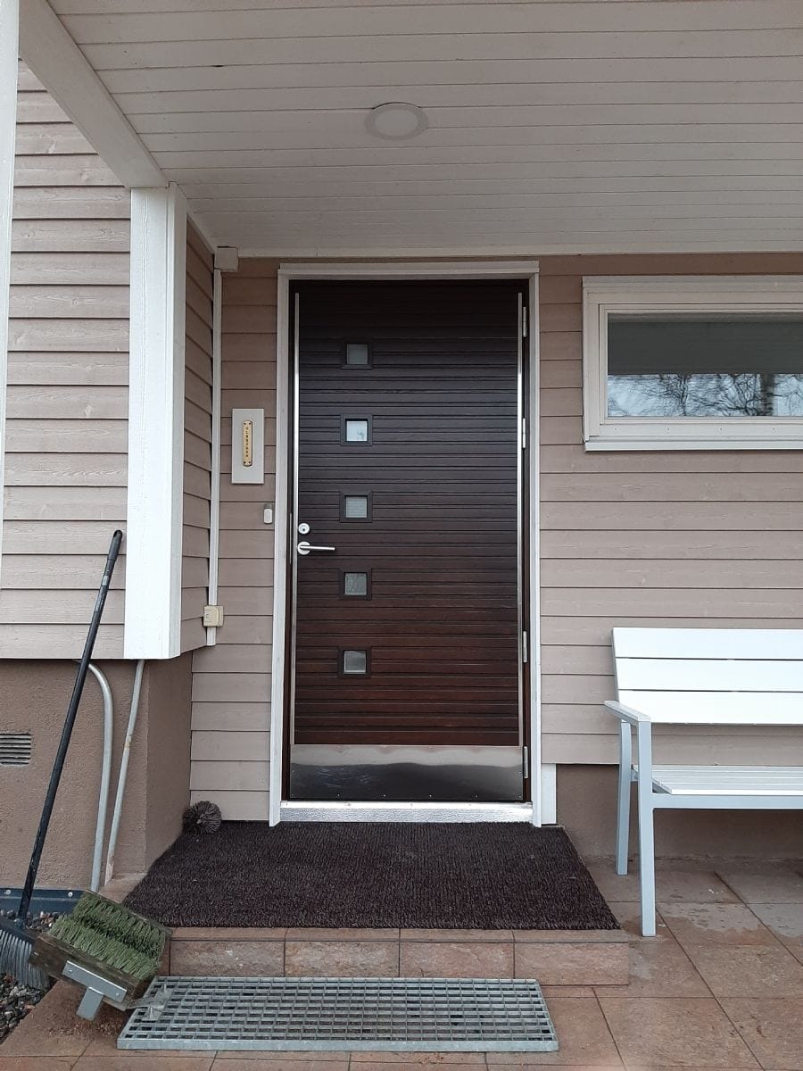 ulko-oven malli ruskea