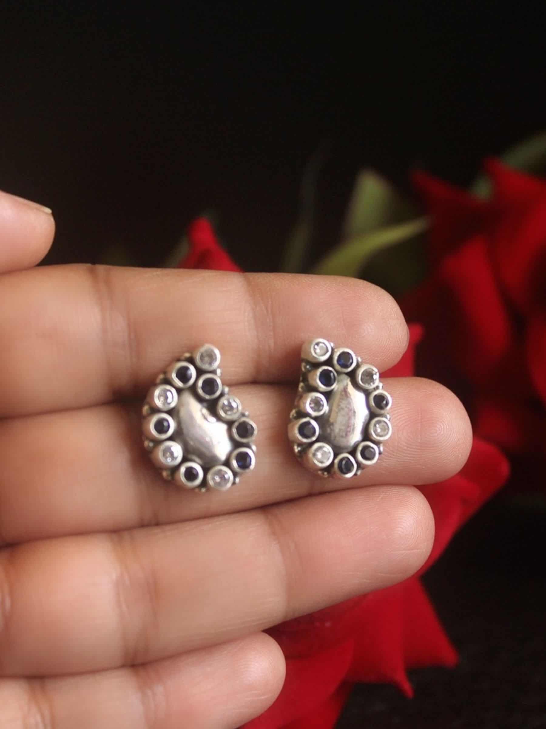 Paisley studs – Blue and White