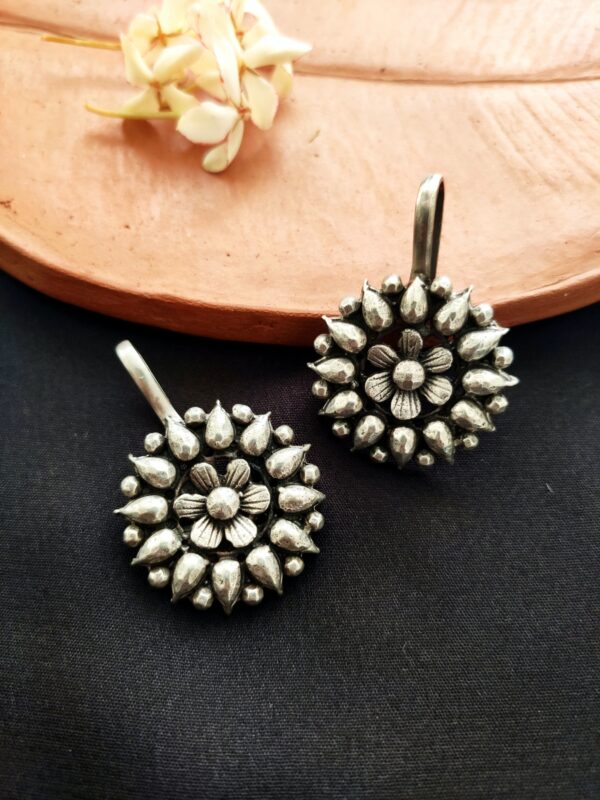 Flower Bugadi Ear Cuff, Single (Clip-On) - Image 4