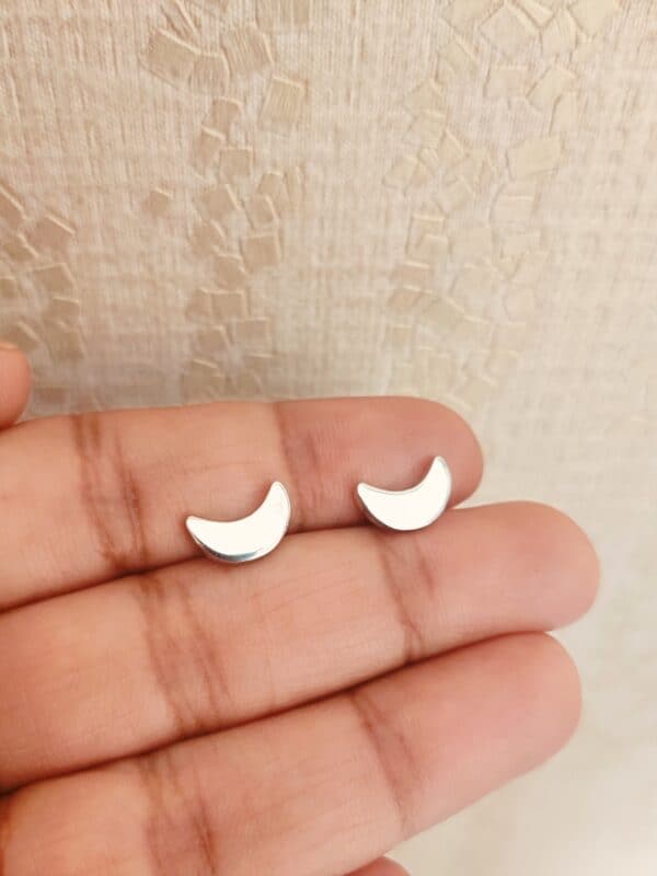 Minimal Studs - Half Moon ! - Image 3