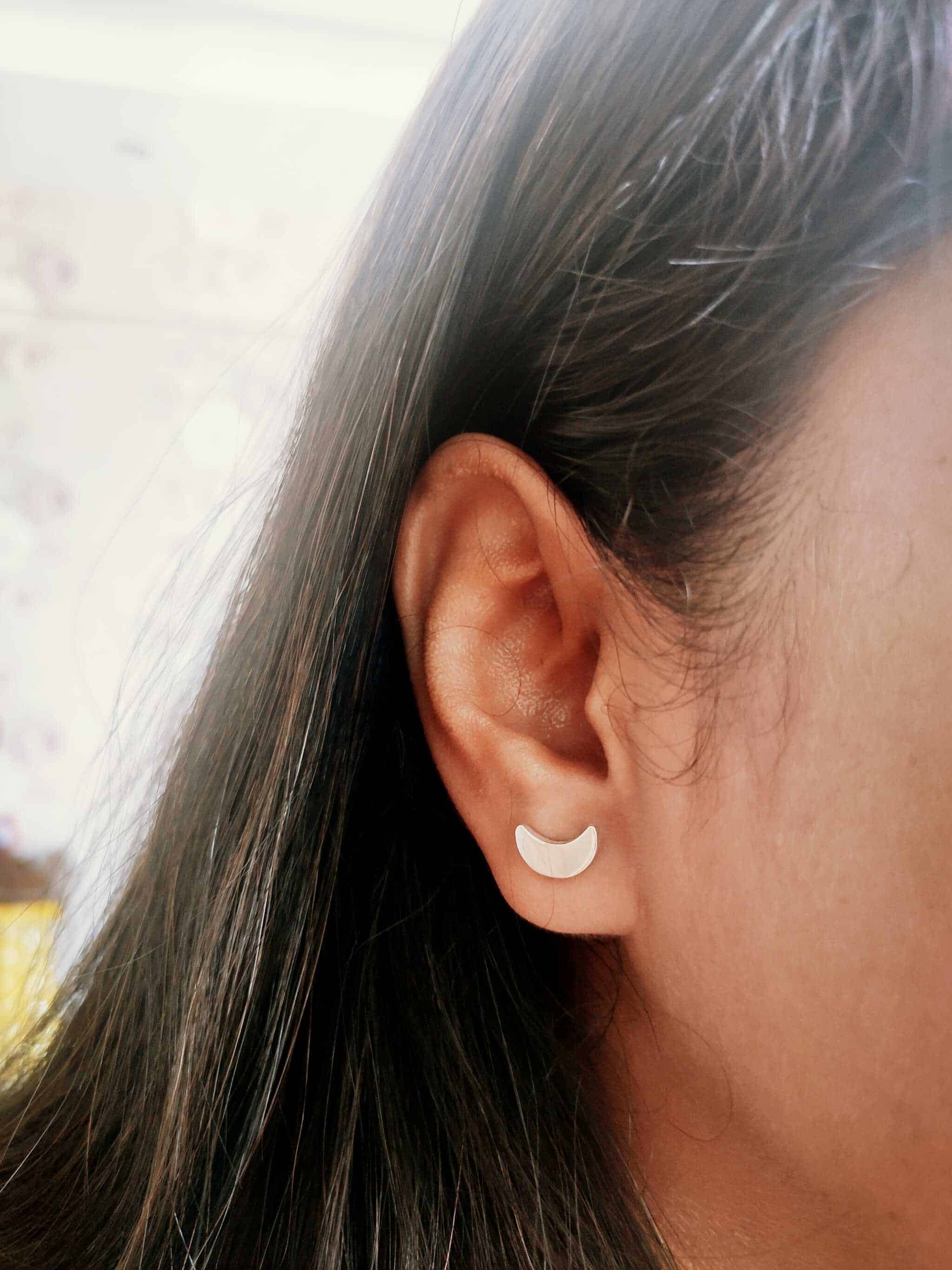 Minimal Studs – Half Moon !