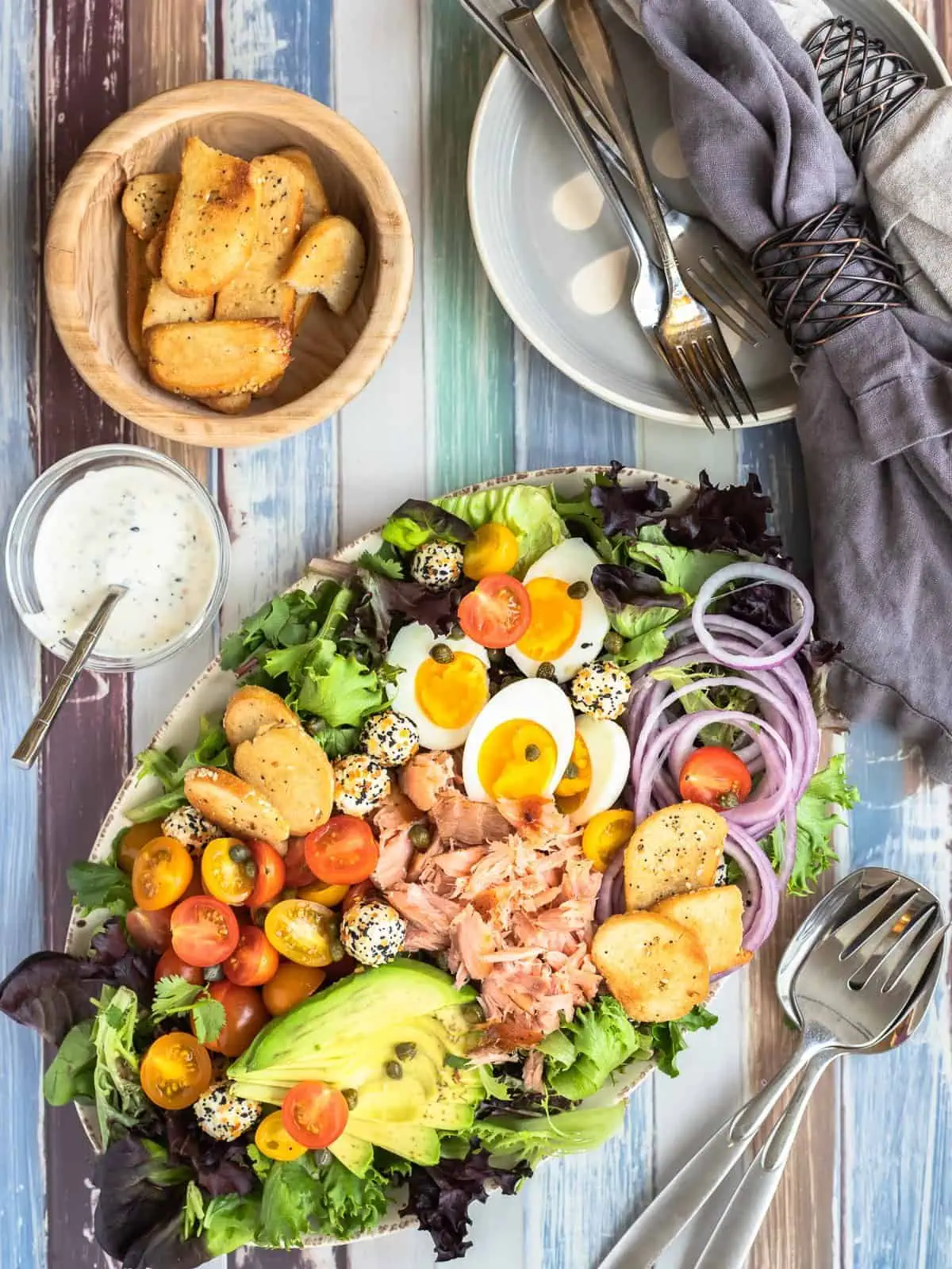 Everything bagel salad with smoked salmon, everything bagel yogurt dressing, and everything bagel chips