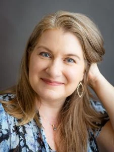 headshot of Lisa from Parsley & Parm