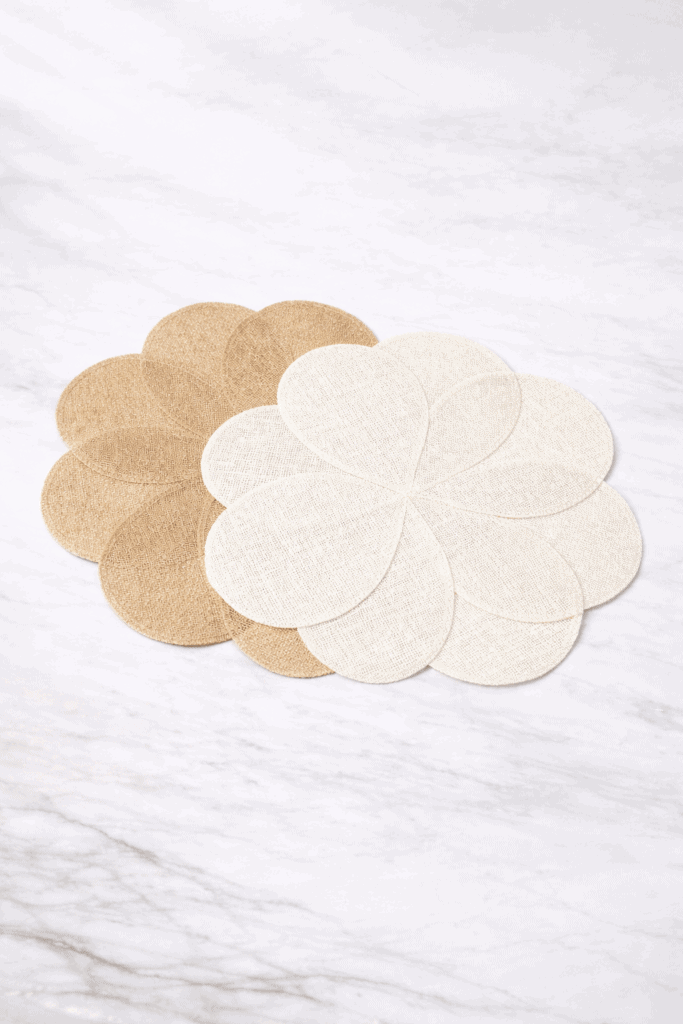 פלייסמט פרח מעוצב לישיבות ואירועים.