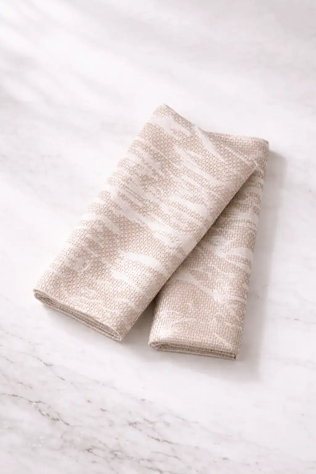 שמיכה מפוארת בעיצוב אלגנטי, רכה ונוחה לשימוש יומיומי. מושלמת להוספת נופך של יוקרה לבית.