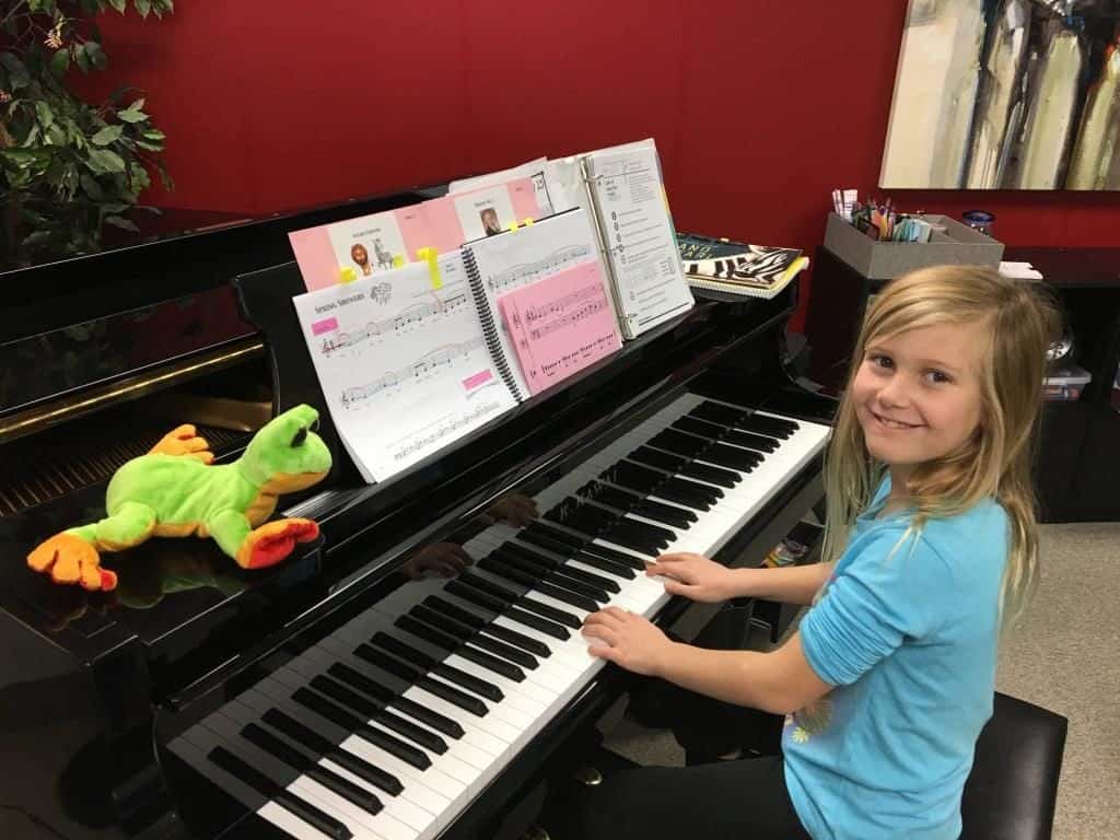 piano-safari-tree-frog