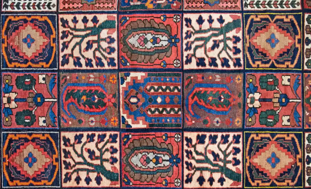 7 x 10 Antique Bakhtiari Persian Rug - Image 4
