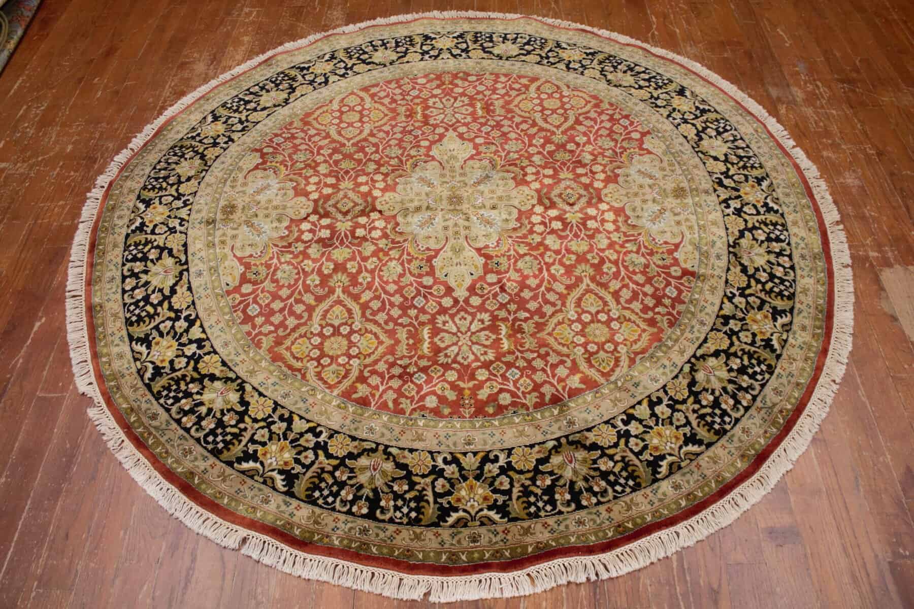 7 x 7 Round Indo-Kashan, In Classic Red - Image 3