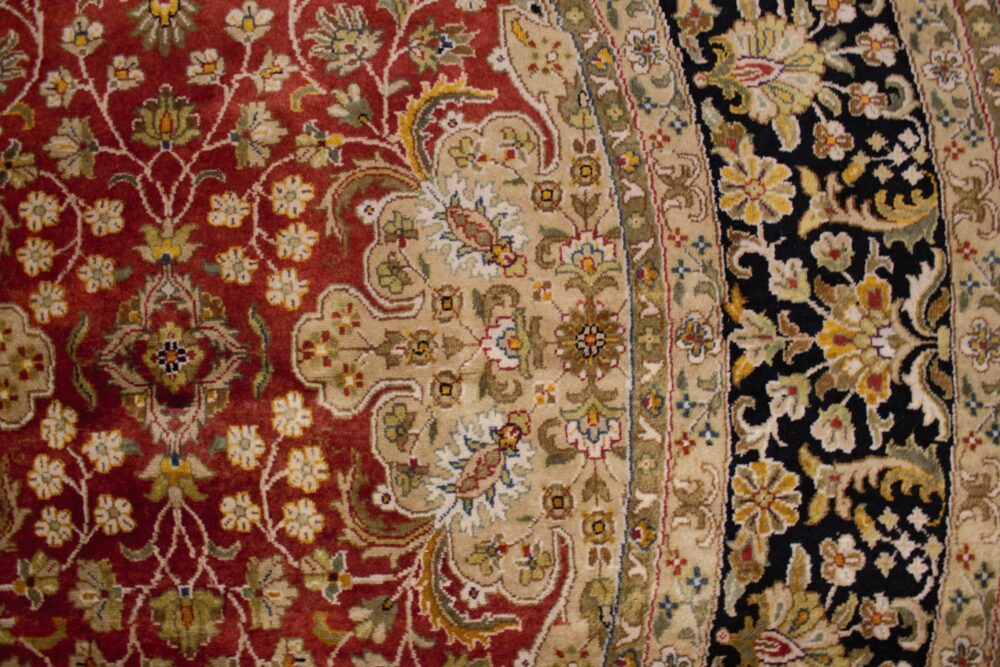 7 x 7 Round Indo-Kashan, In Classic Red - Image 5