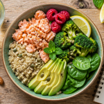 aliment pour perdre le ventre bowl quinoa saumon avocat