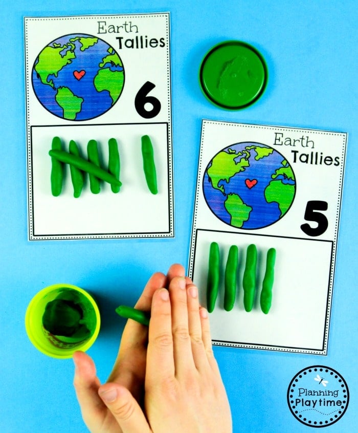Preschool Earth Day Counting Activities #planningplaytime #earthday #preschool #preschoolworksheets
