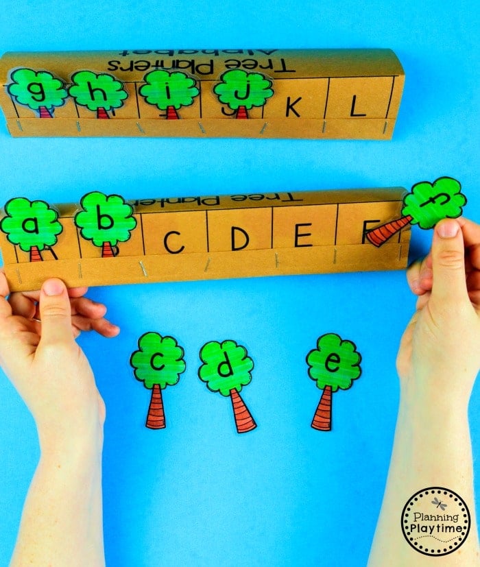 Preschool Letters Activity for an Earth Day theme #planningplaytime #earthday #preschool #preschoolworksheets