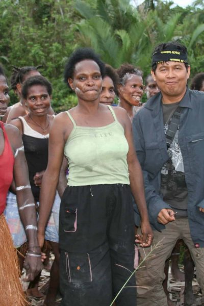 Papua_Asmat_village 2 2008 (60)