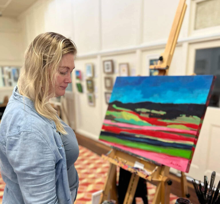 Leisa Clark Artist 1 768x712