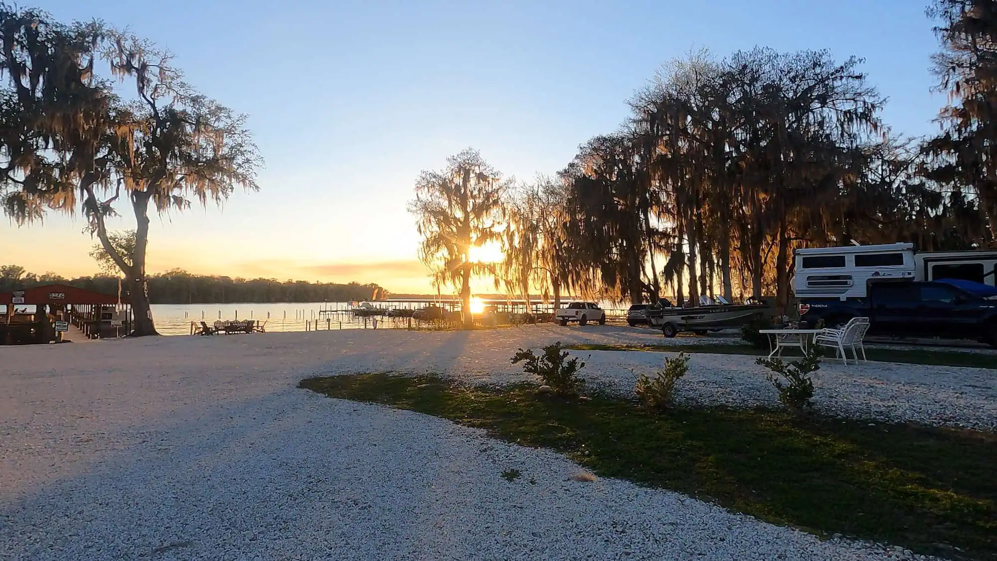 waterfront-sites-port-cove-rv-resort-georgetown-st-johns-river_ RV sites and amenities