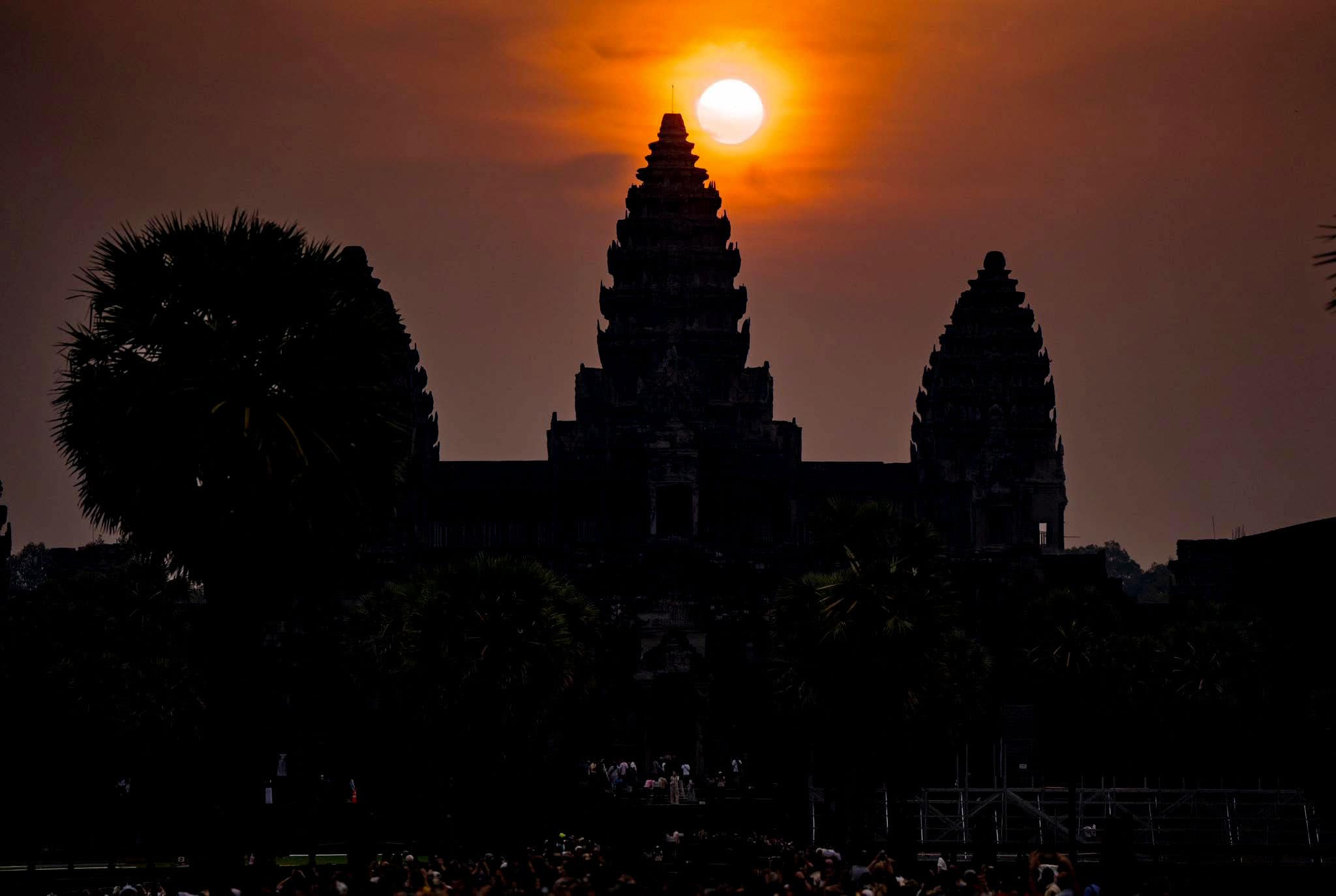 private luxury angkor temple sunrise tour
