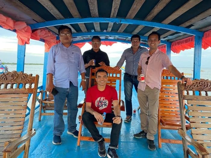 tour-floating-Village in siem reap , Cambodia