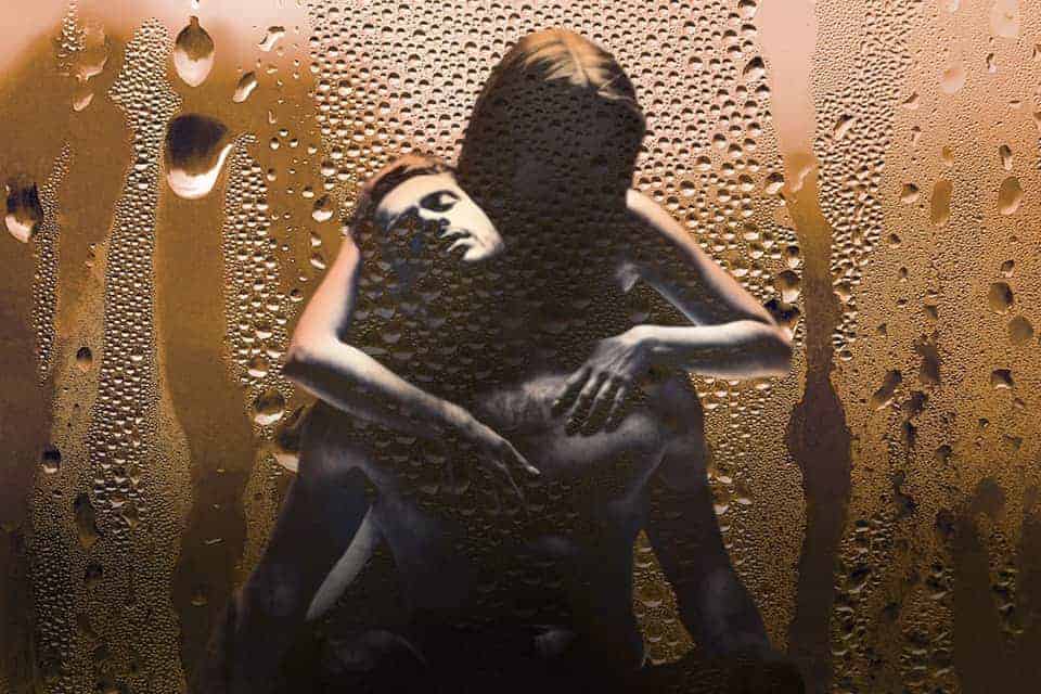 Masaje con ducha erótica