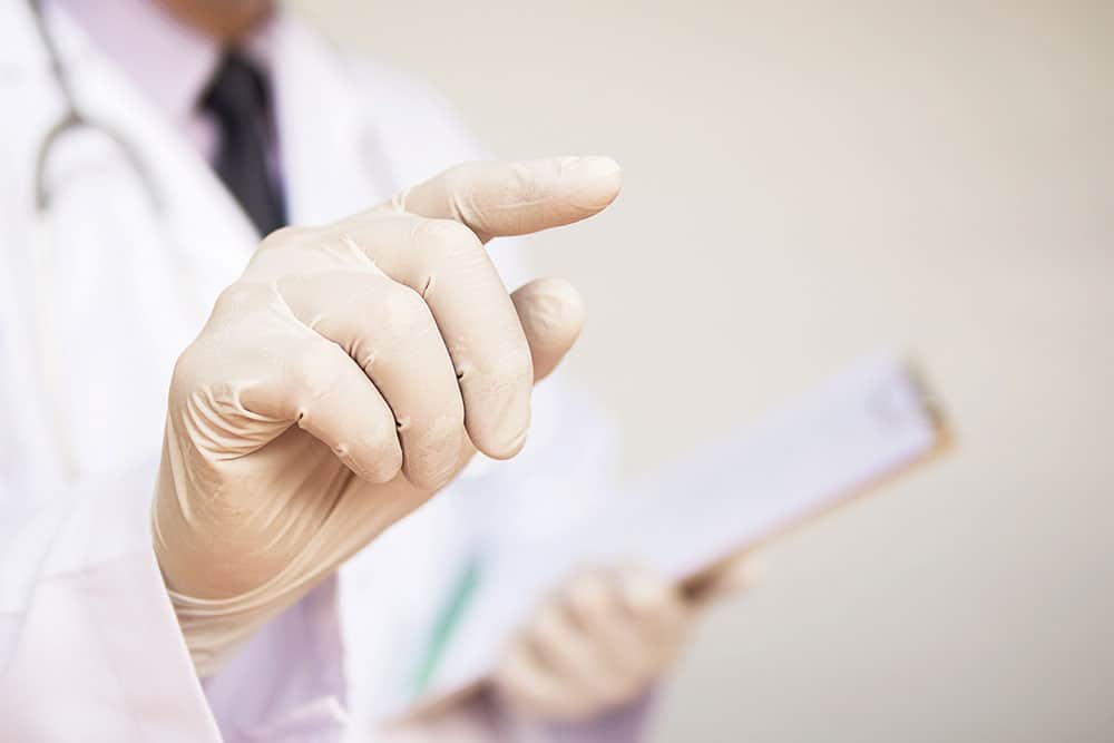 Cosa causa una fistola anale?