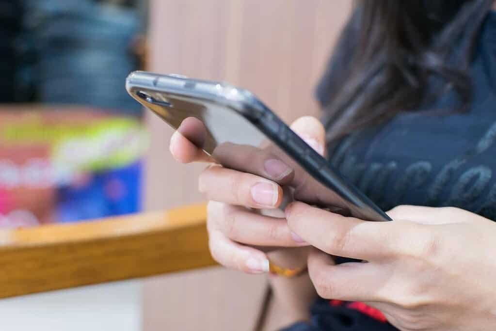 Consulti al telefono