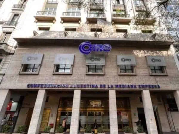 Las ventas minoristas suman un año en retroceso