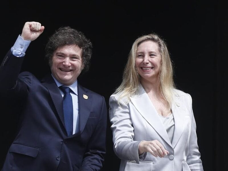 Milei volvió a respaldar a Adorni, definió cambios en el Presupuesto y fijó recortes para fin de mayo