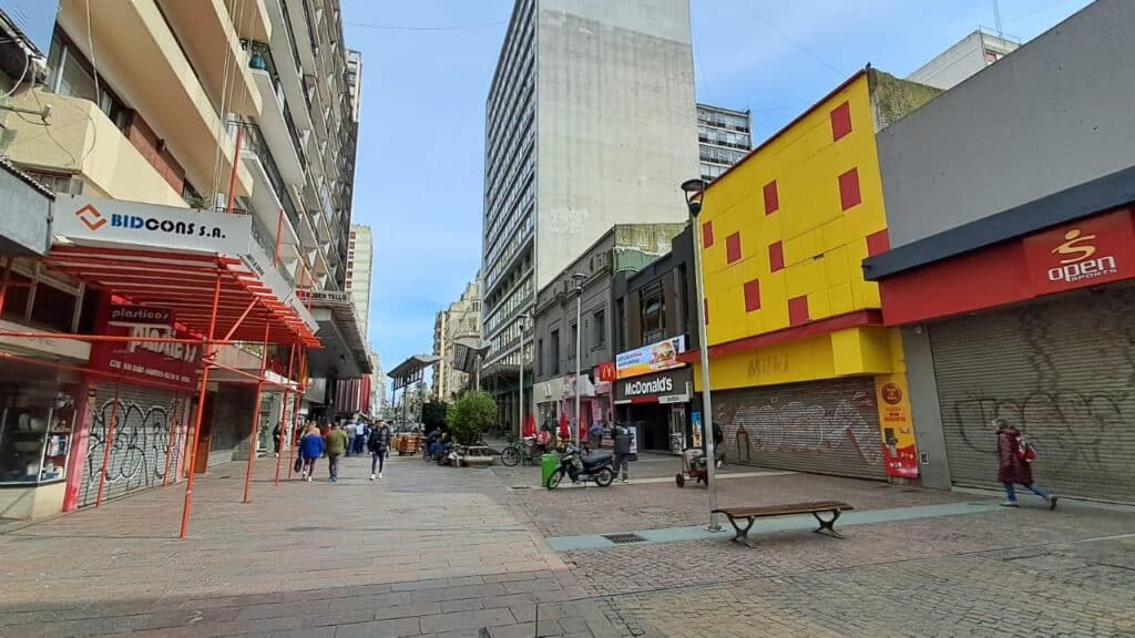Ventas minoristas en Mar del Plata: abril registró caída del 2,6 % y confirma un consumo retraído