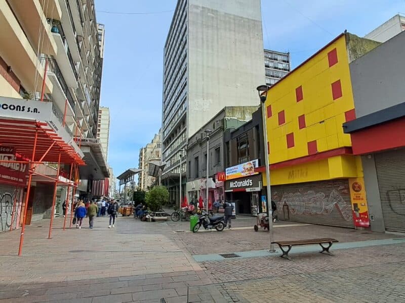 Ventas minoristas en Mar del Plata: abril registró caída del 2,6 % y confirma un consumo retraído